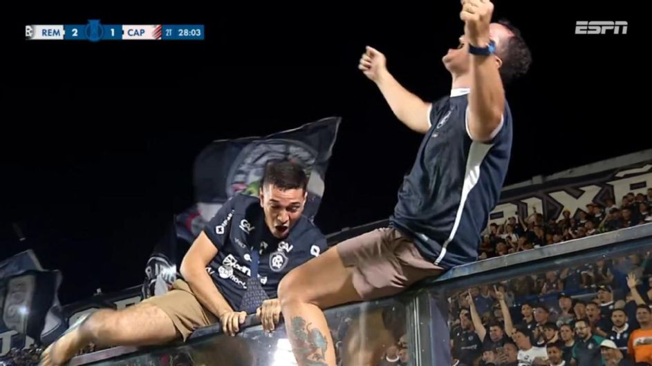 Remo toma sustos, mas segura o Athletico em confronto direto e volta a sonhar com acesso