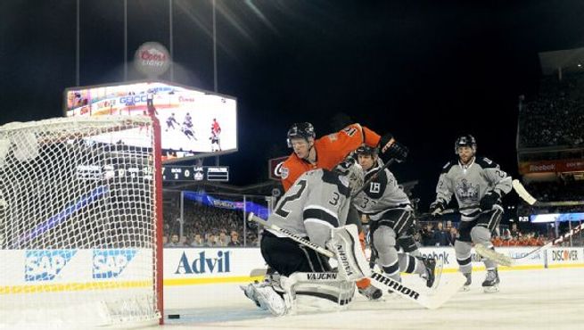 dodgers stadium hockey, I will be there to see the Ducks @ Kings on  Saturday, January 25, 2014!!