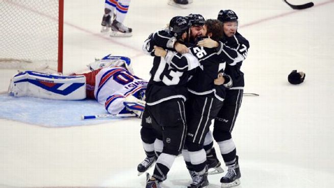 The New York Rangers' Brad Richards, left, and the Los Angeles Kings' Jake  Muzzin battle the puck in the first period of Game 4 in the Stanley Cup  Finals at Madison Square