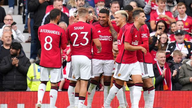 Florian Sotoca ouvre le score contre Manchester United d'un lob de 50  mètres - Amical - Manchester United-Lens - 05 Août 2023 - SO FOOT.com