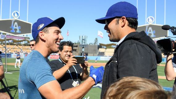 MLB -- Celebrities at World Series Game 3 in Los Angeles - ESPN