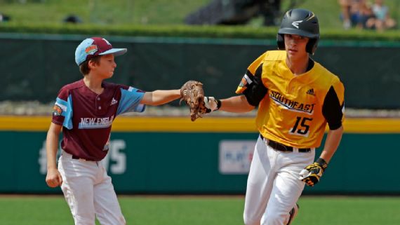 Best scenes from the 2019 Little League Classic! 