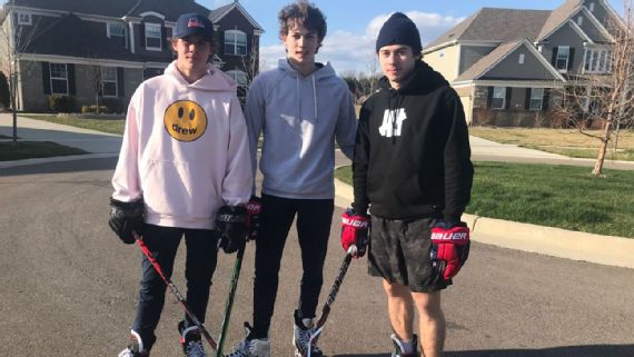 Alex Ovechkin skates with group of NHL players at Pembroke Pines