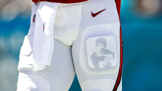 What Pros Wear: Davante Adams' TreDCAL Custom Thigh Pads - What