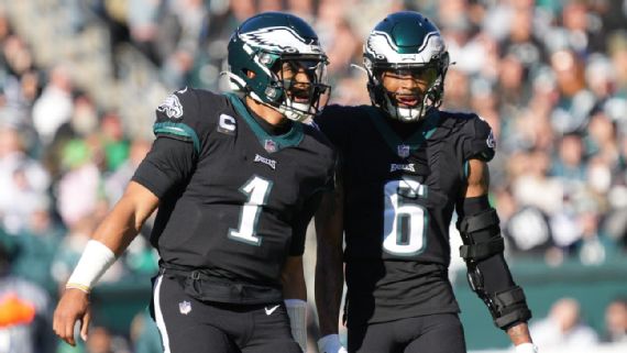 Wide receivers Brown, Smith form 'Dynamic Duo' for Eagles