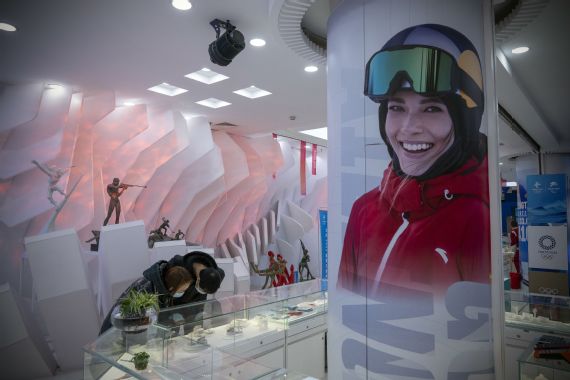 Eileen Gu's Beijing Olympics Begin With Gold in Big Air—and Citizenship  Questions - WSJ