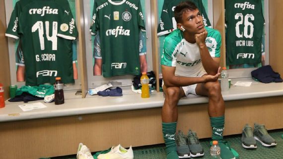 Edmundo exalta Gabriel Veron e critica perda de espaço para Rony no Palmeiras: 'Uma vergonha'