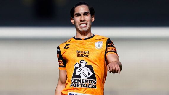 Erick Aguirre se aleja de Chivas por tema económico