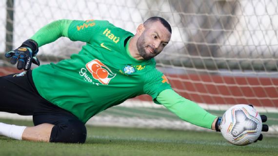 Tite volta a reclamar dos gramados da Copa América e revela que atleta do Palmeiras sofreu luxação no dedo