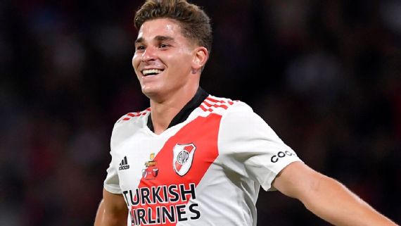 Joia do River Plate supera Gabigol e é eleito Rei da América de 2021; Brasil domina seleção do ano