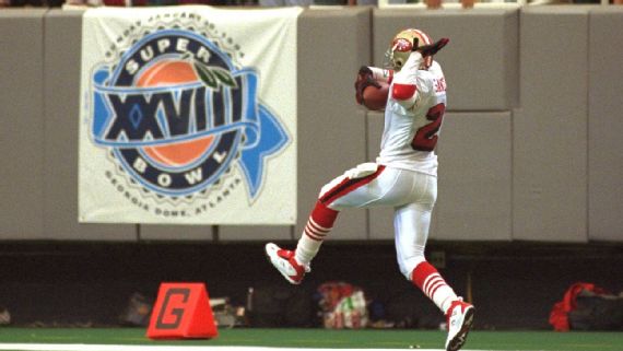 Terrell Owens playing for the Dallas Cowboys against the Eagles