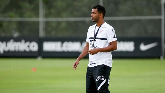 Novo técnico do Corinthians, Fernando Lázaro manda recado para a Fiel: 'Sei muito bem o peso dessa camisa'