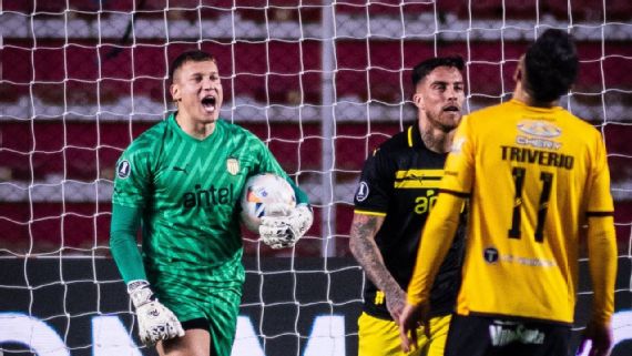 Peñarol jugando en la altura de La Paz