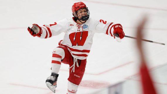 Kirsten Simms scores