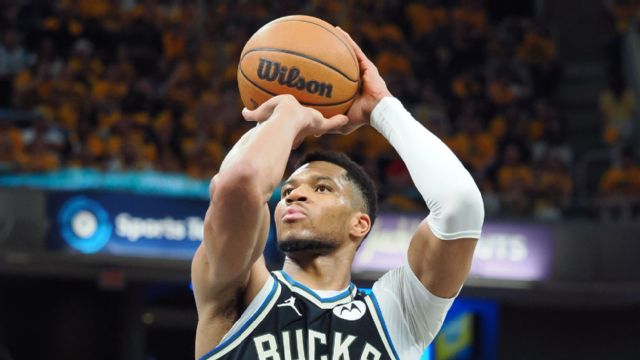 Giannis Antetokounmpo de los Milwaukee Bucks