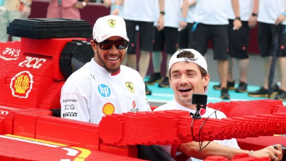 Льюис Хэмилтон и Шарль Леклер у болида Lego Ferrari