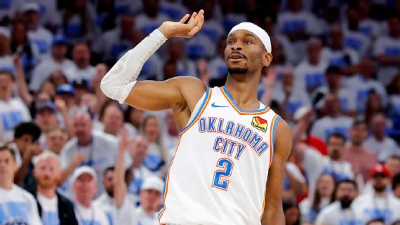 Shai Gilgeous-Alexander con el trofeo de MVP