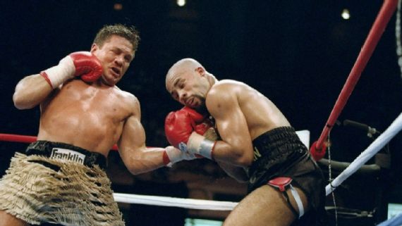 Vinny Paz in a bout against Lloyd Honeyghan