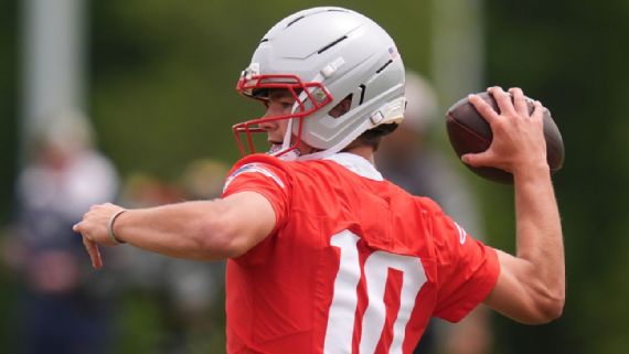 Drake Maye during a Patriots training for the 2025 season.