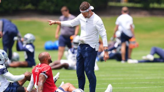 Brian Schottenheimer,entraîneur des Cowboys,et Dak Prescott