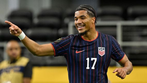 Malik Tillman‍ celebrates scoring a goal for ⁢the USMNT‍ during a Gold Cup match.