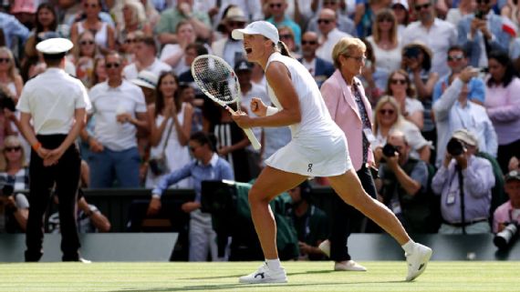 Iga Swiatek celebrates winning Wimbledon