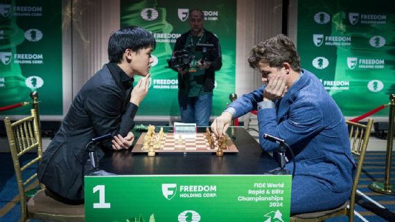Авондер Лян играет против Магнуса Карлсена на Чемпионате мира ФИДЕ
