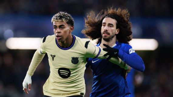 Marc Cucurella defending against Lamine Yamal
