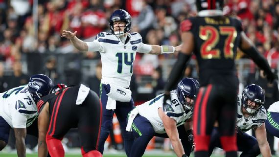 Seahawks quarterback Sam Darnold in action