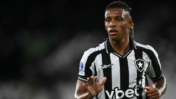 COM CLIMA TENSO! Botafogo estranha atitude do Palmeiras por Danilo durante a Copa
