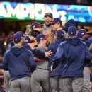 Yadier Molina apologizes for ejection in Puerto Rico hoops game
