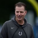 Chicago Bears to hire Indianapolis Colts DC Matt Eberflus as head coach, sources say - ESPN