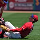 Phillies expect Rhys Hoskins to miss season after tearing ACL - ESPN