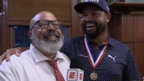 J.J. Spaun and ESPN's Michael Collins share a fun moment after Spaun's U.S. Open triumph at Oakmont.