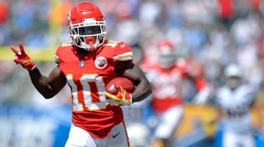 Tyreek Hill and Kevin Peterson swap jerseys after preseason