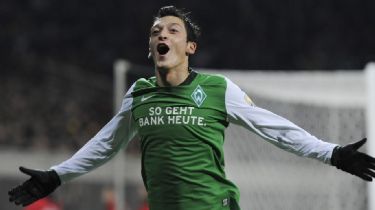 Arsenal: Mesut Özil desaparece dos holofotes com salário nas alturas e futebol preocupante