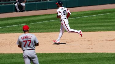 Cardinals hit four straight home runs