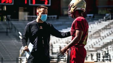 With proper precautions, touch football will remain on one Thanksgiving  menu - The Boston Globe