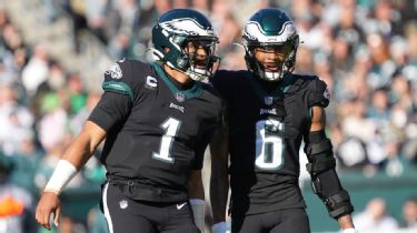 Adams-Carr, Hill-Tua highlight best new QB-WR duos in NFL