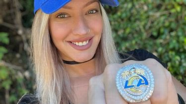 Rams reward rock guitarist Nita Strauss with Super Bowl ring