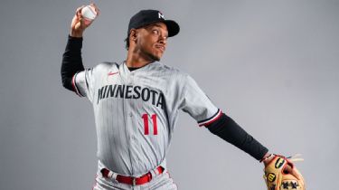 Twins Unveil New Unis for 2010