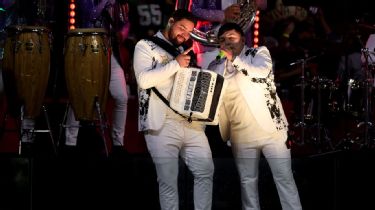 Entre abucheos se presentó Grupo Firme en el Monday Night Football en el  Estadio Azteca - ESPN