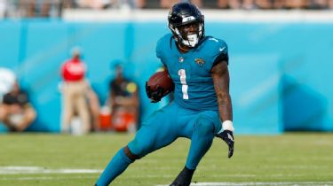 Jaguars Uniform Tracker on X: ALL TEAL EVERYTHING The #Jaguars will sport  the all-teal uniform combination for the second time ever this weekend  against the Tennessee #Titans #DTWD, #DUUUVAL