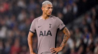 Unveiling and Inaugural Appearance of Tottenham Hotspur's 2023/2024 Nike  Away Jersey