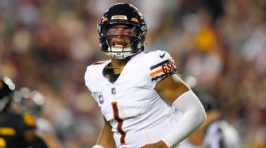 Bears' Justin Fields throws brutal interception off Commanders