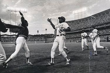 As April ends, Ron Cey's blazing start to 1977 comes to mind, by Mark  Langill