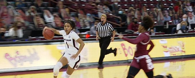South Carolina shows out with crafty behind-the-back pass