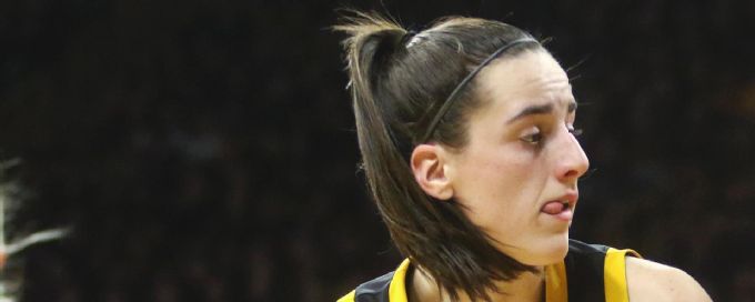 Caitlin Clark pours in 32 to pass Brittney Griner on NCAA scoring list