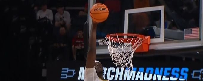 Baylor's Dennis and Ojianwuna connect for alley-oop slam