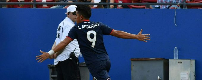 Costa Rica makes quarterfinals after seeing off 10-man French Guiana